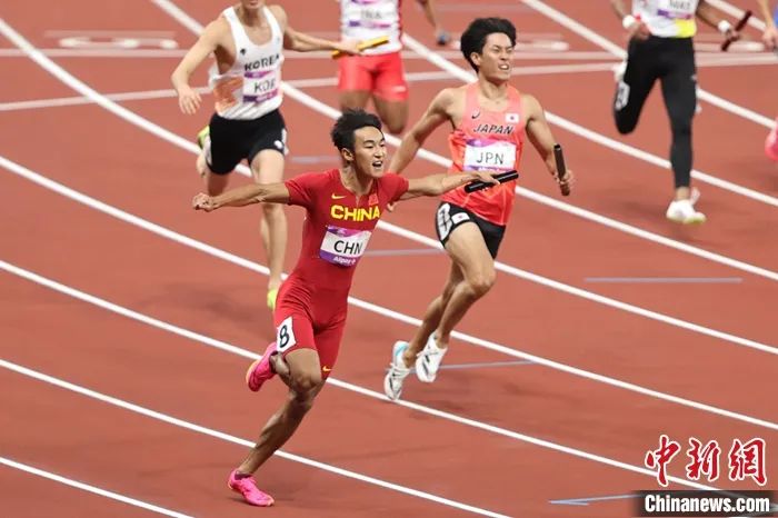17岁开启职业征程的陈佳鹏在杭州亚运会4×100米接