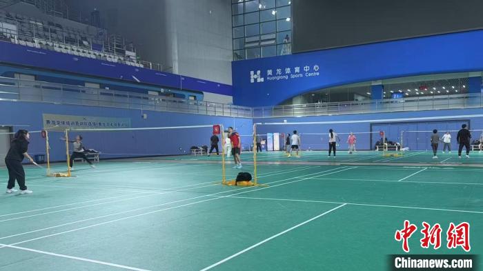 新春走基层：羽毛球热背后的国内体育消