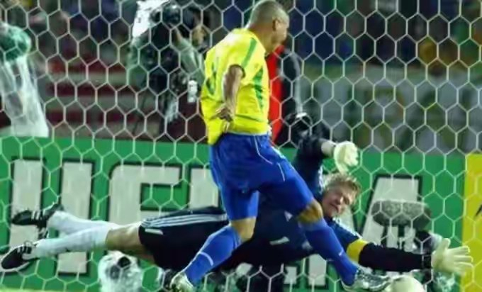 2002年巴西世界杯3R组合：里瓦尔多与罗纳尔多的