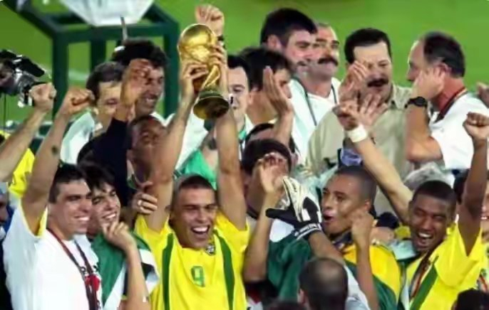 2002年巴西世界杯3R组合：里瓦尔多与罗纳尔多的