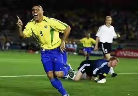 2002年巴西世界杯3R组合：里瓦尔多与罗纳尔多的