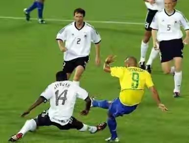 2002年巴西世界杯3R组合：里瓦尔多与罗纳尔多的