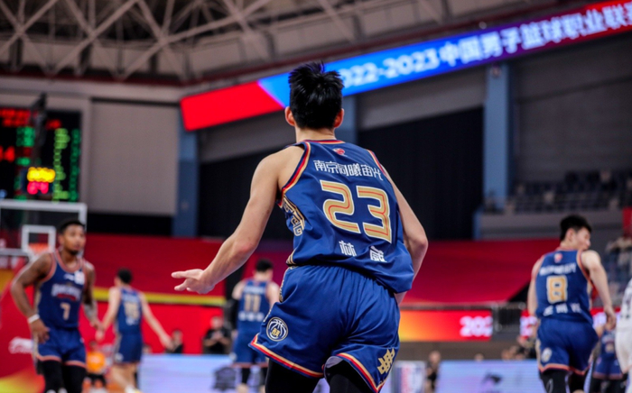 林葳或加盟上海大鲨鱼队？AI合成图暗藏转会传闻