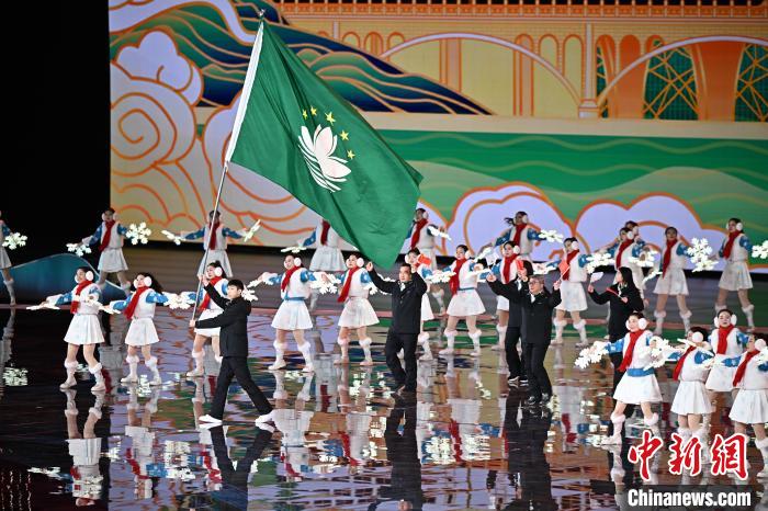 澳门代表团亮相第十四届冬运会 冰雪热潮推动体