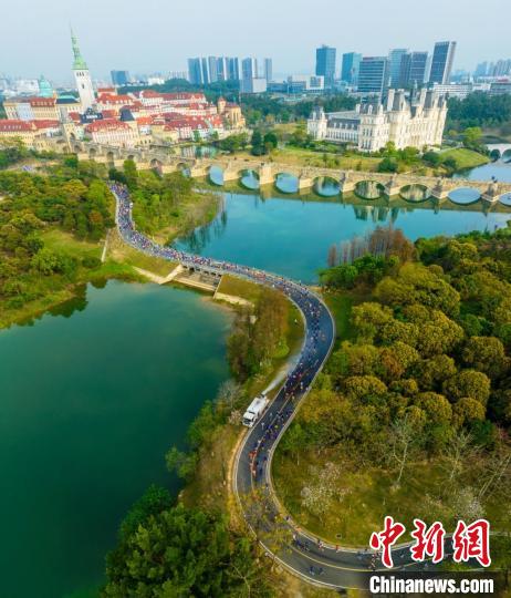 肯尼亚选手斩获东莞松山湖半程马拉松冠军 科技