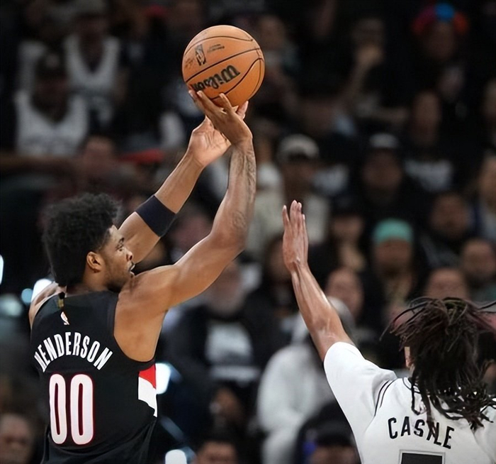 NBA季后赛三场焦点战：开拓者逆转马刺，湖人险